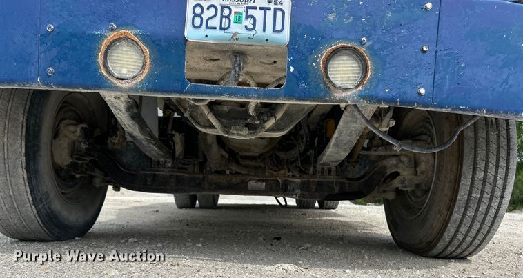 image for item EK4577 2001 Peterbilt  PB330 utility / service truck