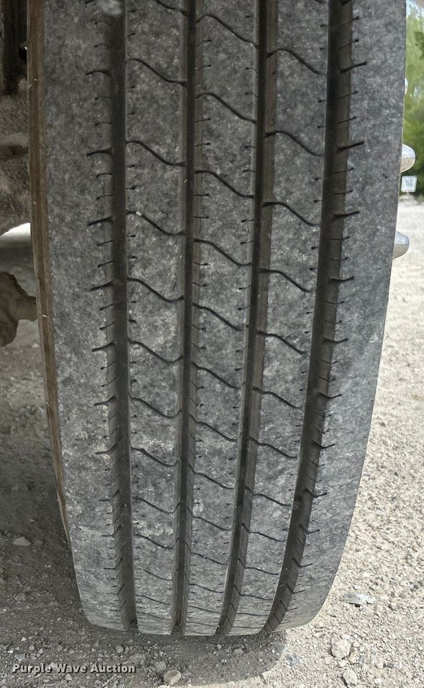 image for item EK4577 2001 Peterbilt  PB330 utility / service truck