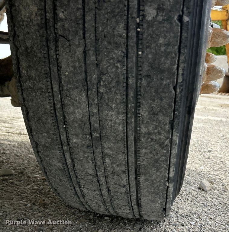 image for item EK4577 2001 Peterbilt  PB330 utility / service truck