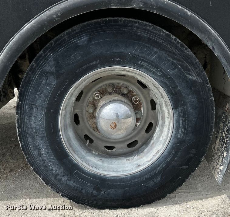 image for item EK4577 2001 Peterbilt  PB330 utility / service truck