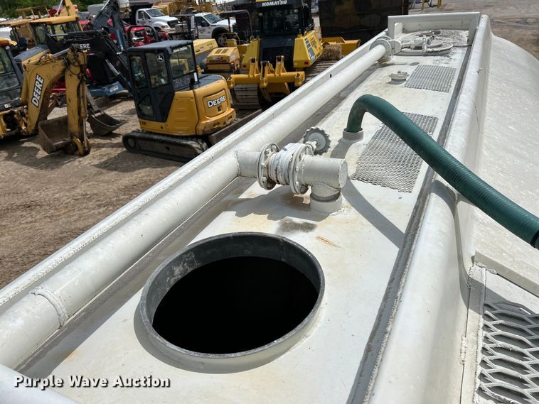 image for item EK4580 1994 GMC Topkick C6500 water truck