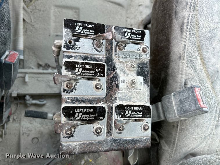 image for item EK4580 1994 GMC Topkick C6500 water truck