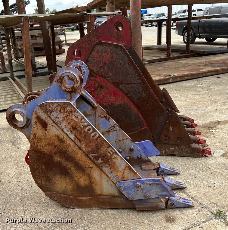 image for item EK4587 (2) excavator buckets