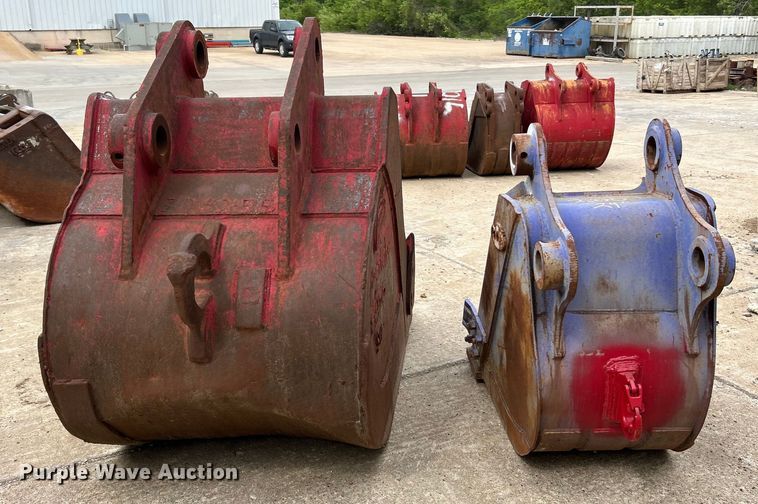 image for item EK4587 (2) excavator buckets