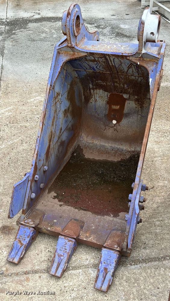 image for item EK4587 (2) excavator buckets