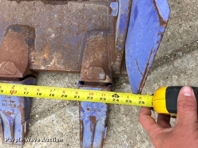 image for item EK4587 (2) excavator buckets