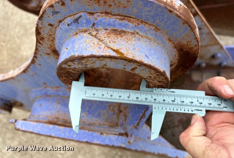 image for item EK4587 (2) excavator buckets