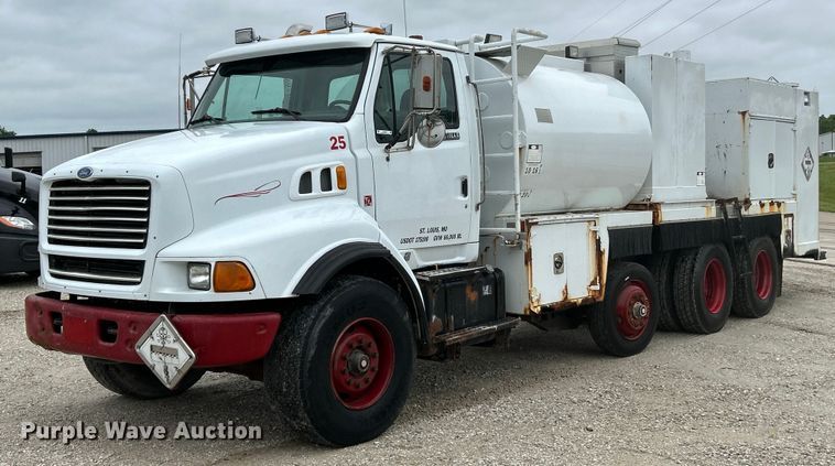 image for item EK4590 1997 Ford LT9513 utility / service truck