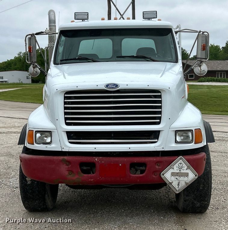 image for item EK4590 1997 Ford LT9513 utility / service truck