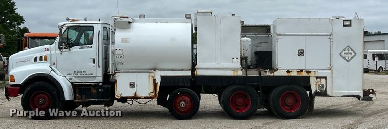 image for item EK4590 1997 Ford LT9513 utility / service truck