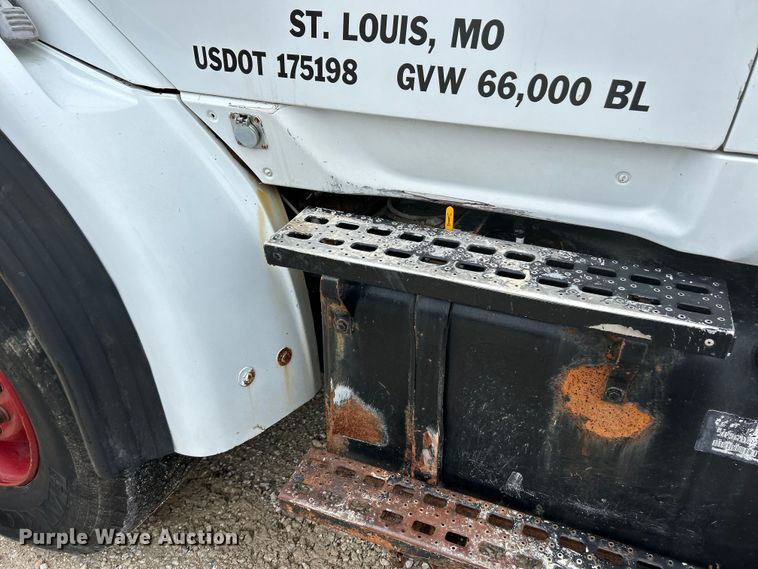 image for item EK4590 1997 Ford LT9513 utility / service truck