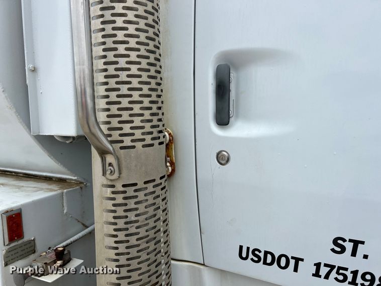 image for item EK4590 1997 Ford LT9513 utility / service truck