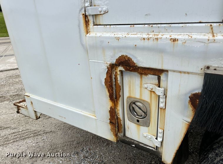 image for item EK4590 1997 Ford LT9513 utility / service truck