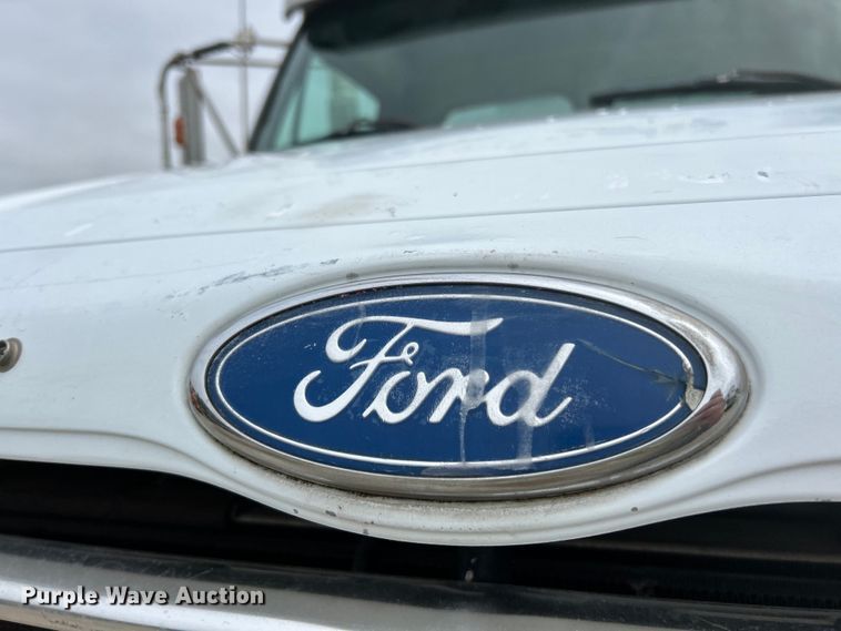 image for item EK4590 1997 Ford LT9513 utility / service truck