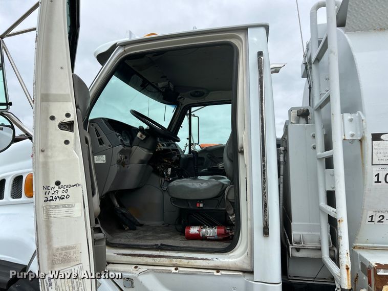 image for item EK4590 1997 Ford LT9513 utility / service truck