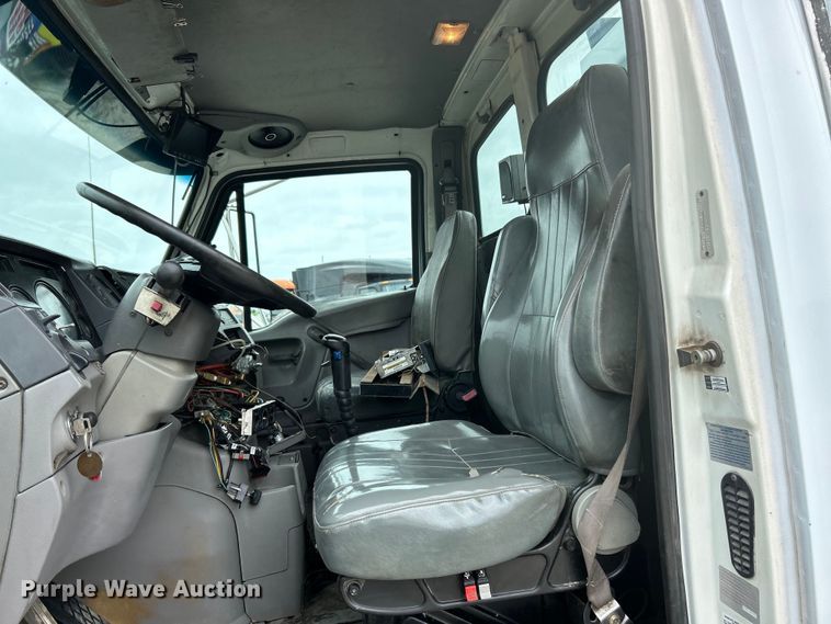 image for item EK4590 1997 Ford LT9513 utility / service truck