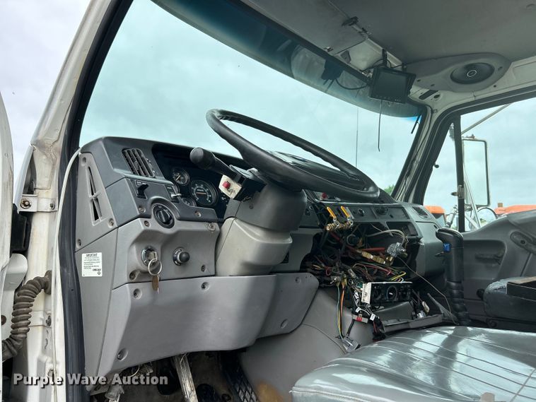 image for item EK4590 1997 Ford LT9513 utility / service truck