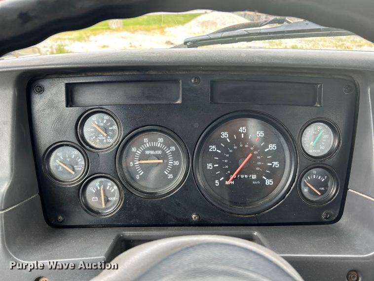 image for item EK4590 1997 Ford LT9513 utility / service truck