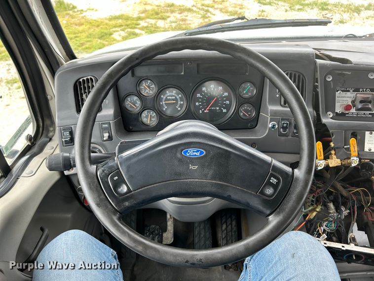 image for item EK4590 1997 Ford LT9513 utility / service truck