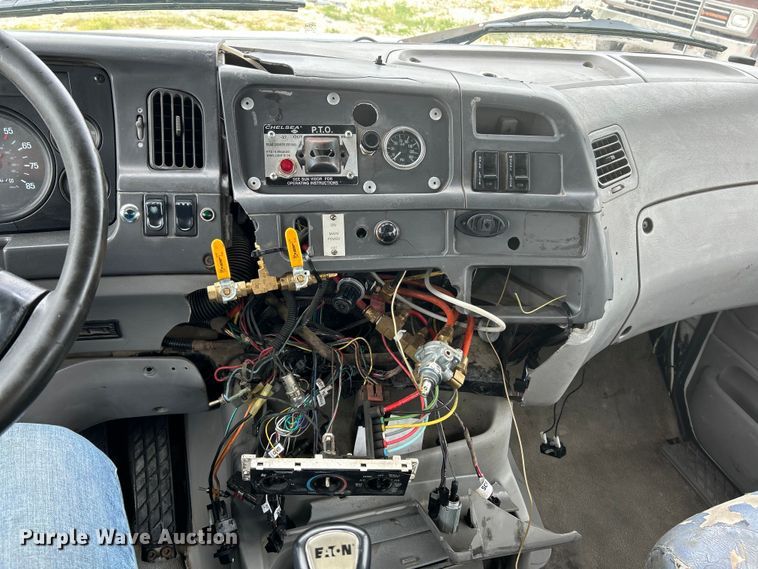 image for item EK4590 1997 Ford LT9513 utility / service truck