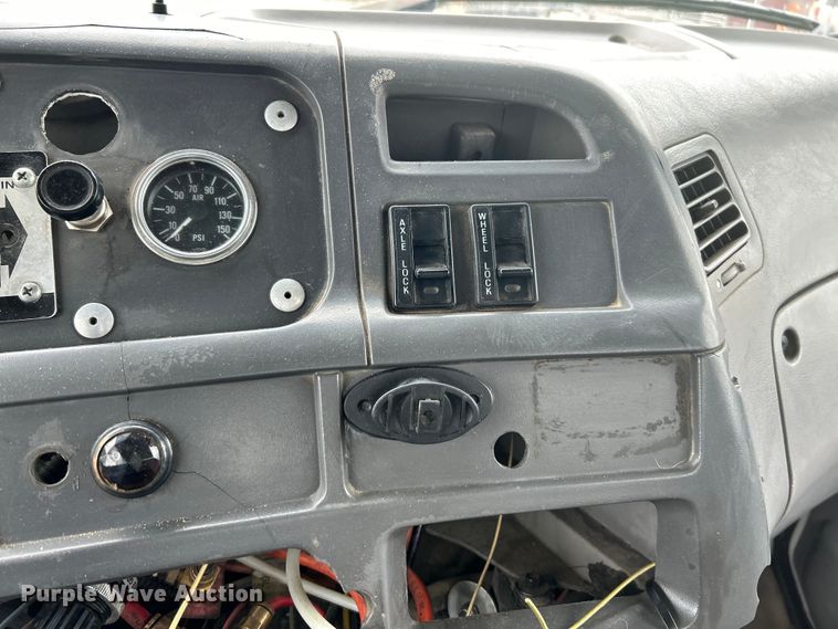 image for item EK4590 1997 Ford LT9513 utility / service truck