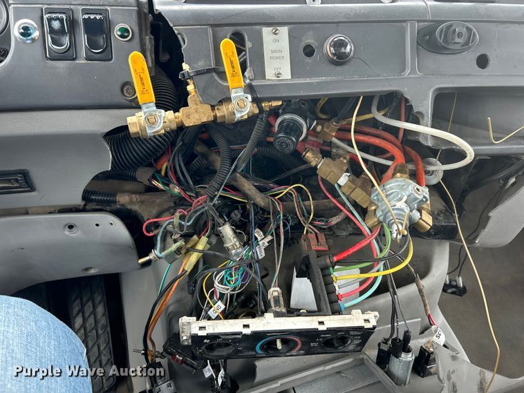 image for item EK4590 1997 Ford LT9513 utility / service truck