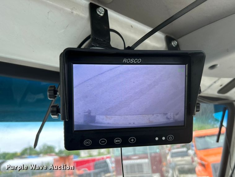 image for item EK4590 1997 Ford LT9513 utility / service truck