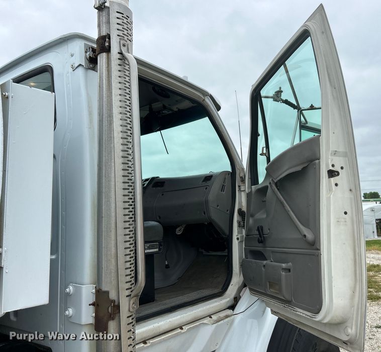 image for item EK4590 1997 Ford LT9513 utility / service truck