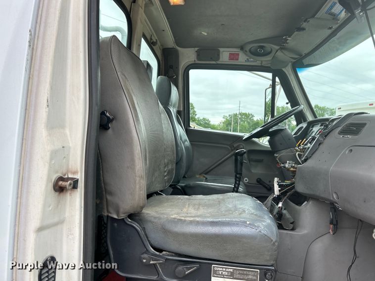 image for item EK4590 1997 Ford LT9513 utility / service truck