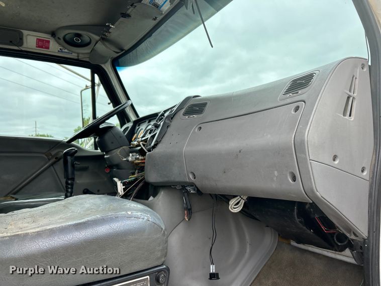 image for item EK4590 1997 Ford LT9513 utility / service truck