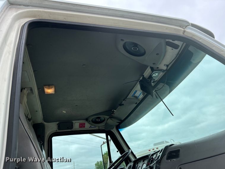 image for item EK4590 1997 Ford LT9513 utility / service truck