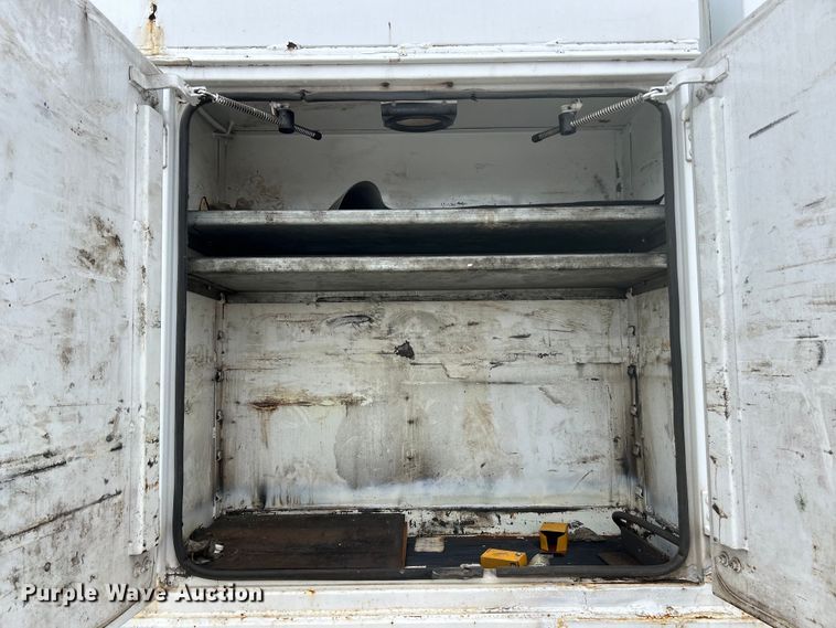 image for item EK4590 1997 Ford LT9513 utility / service truck