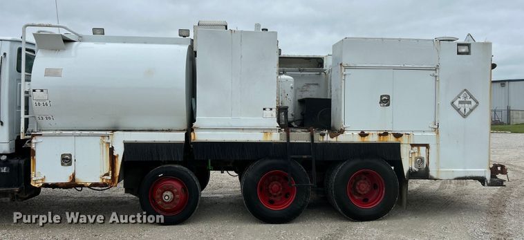 image for item EK4590 1997 Ford LT9513 utility / service truck