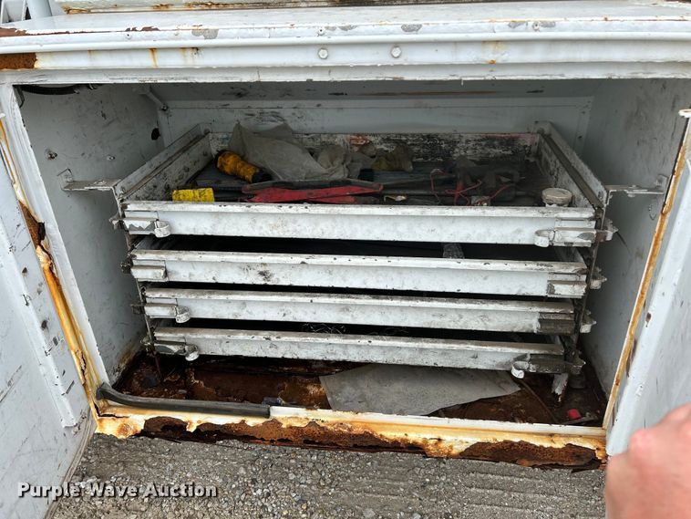 image for item EK4590 1997 Ford LT9513 utility / service truck