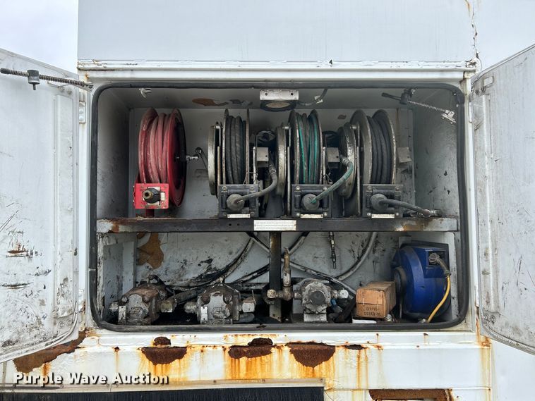 image for item EK4590 1997 Ford LT9513 utility / service truck