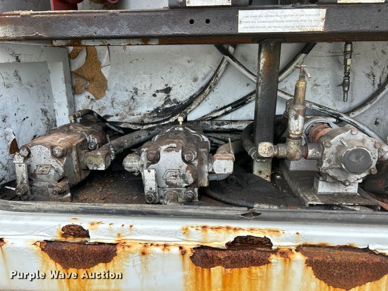 image for item EK4590 1997 Ford LT9513 utility / service truck