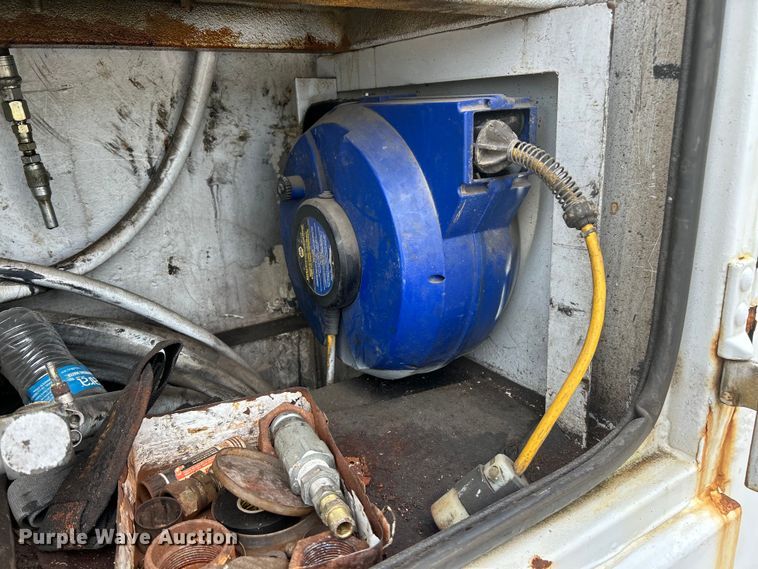 image for item EK4590 1997 Ford LT9513 utility / service truck