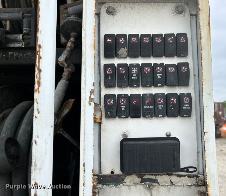 image for item EK4590 1997 Ford LT9513 utility / service truck