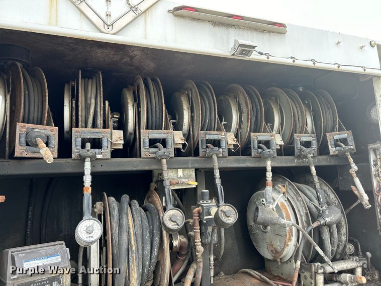 image for item EK4590 1997 Ford LT9513 utility / service truck