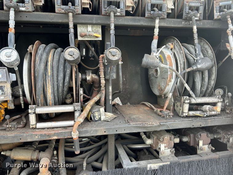 image for item EK4590 1997 Ford LT9513 utility / service truck