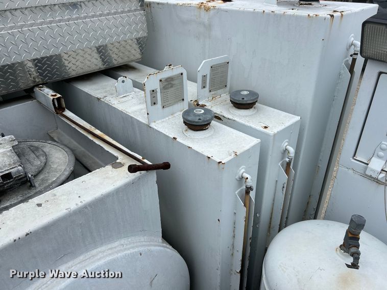 image for item EK4590 1997 Ford LT9513 utility / service truck