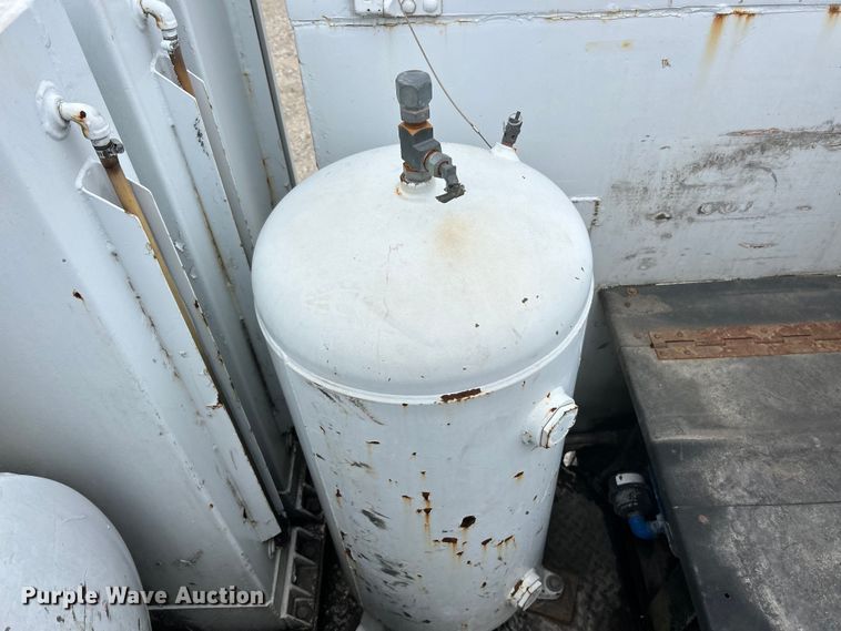 image for item EK4590 1997 Ford LT9513 utility / service truck