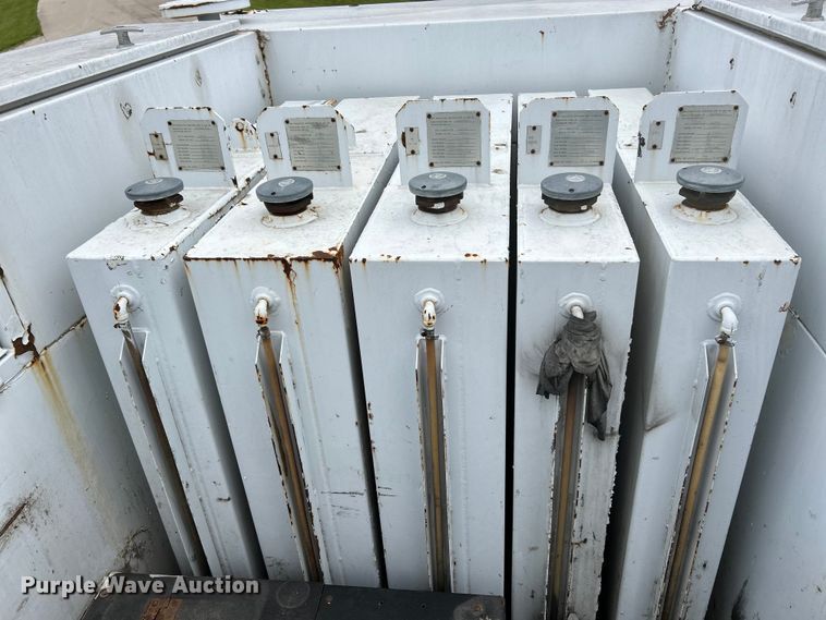 image for item EK4590 1997 Ford LT9513 utility / service truck