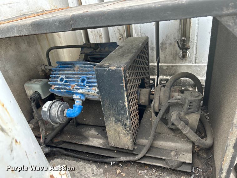 image for item EK4590 1997 Ford LT9513 utility / service truck