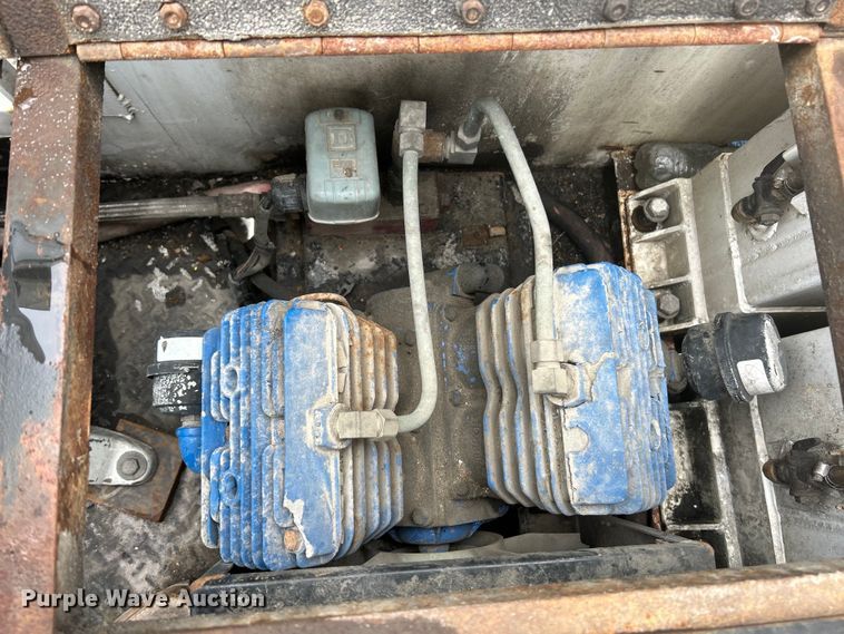 image for item EK4590 1997 Ford LT9513 utility / service truck