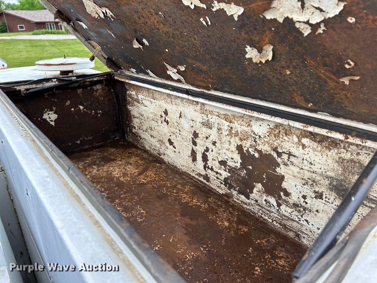 image for item EK4590 1997 Ford LT9513 utility / service truck