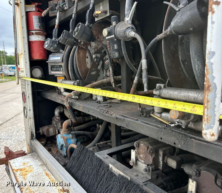 image for item EK4590 1997 Ford LT9513 utility / service truck