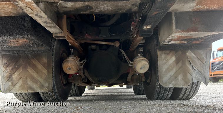 image for item EK4590 1997 Ford LT9513 utility / service truck