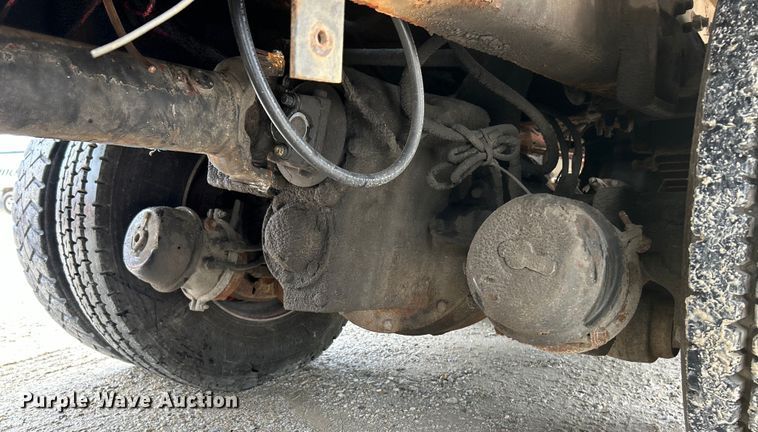 image for item EK4590 1997 Ford LT9513 utility / service truck