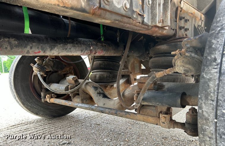 image for item EK4590 1997 Ford LT9513 utility / service truck